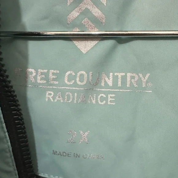 090 Free Country | EUC Women’s Hooded Water-Resistant Jacket (size 2XL) - Picture 7 of 16